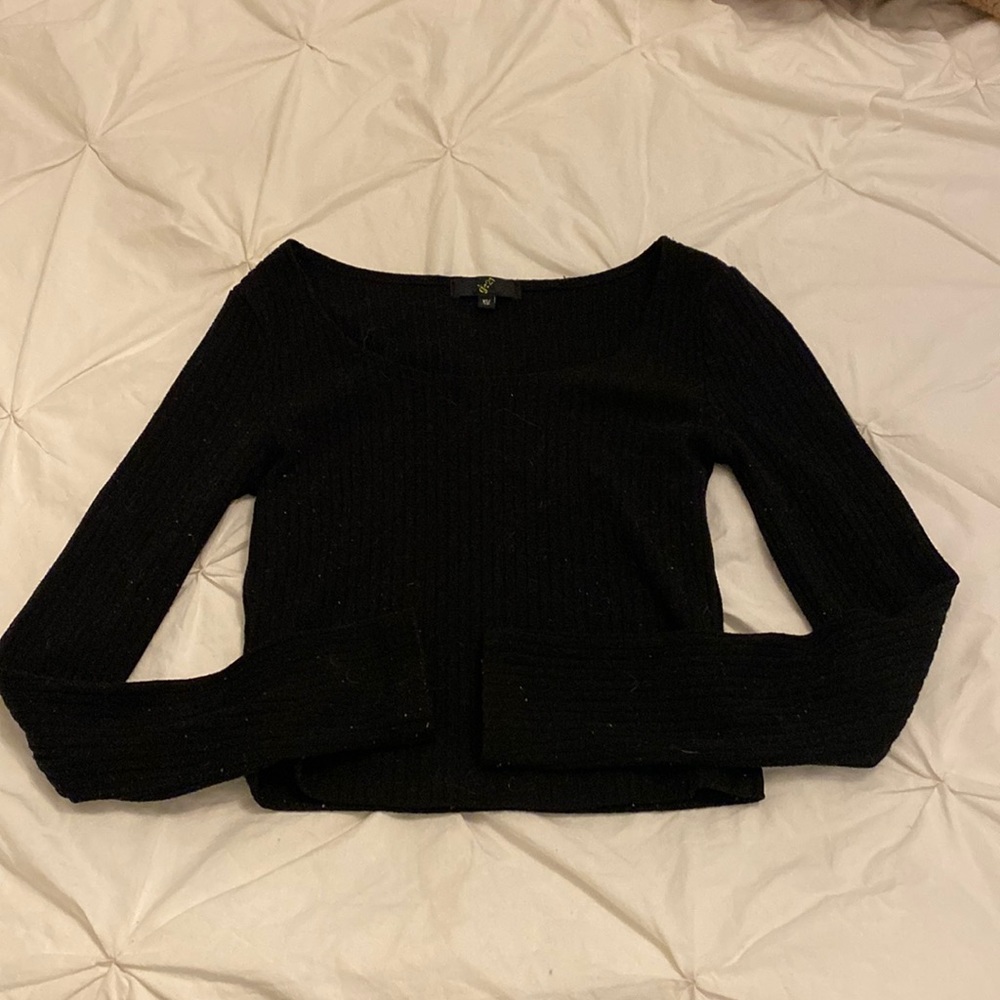 Black cropped long sleeve